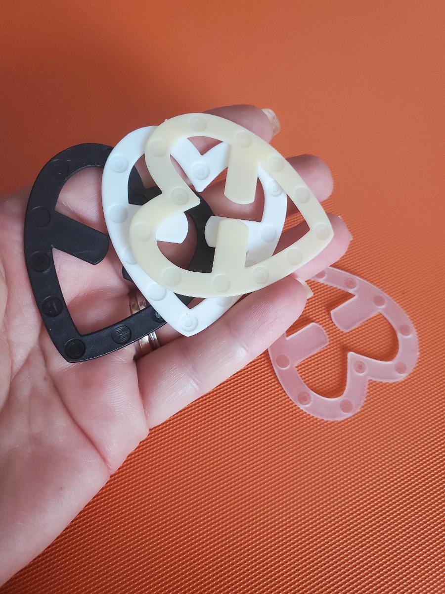 Women Bra Strap Clip Elegant Affordable Heart-Shaped