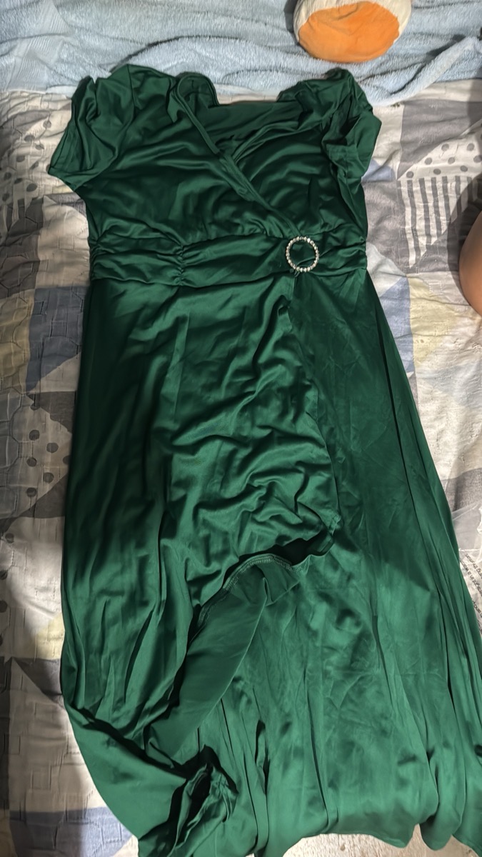 Off‑Shoulder Midi Dress with High‑Waist Silhouette