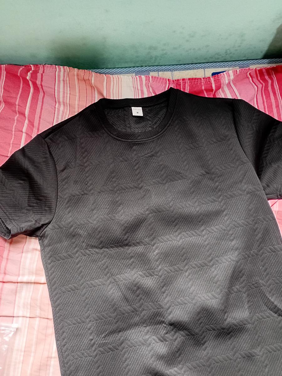 Men Casual Crew Neck T-Shirt Captivating Soft Jacquard Fabric Regular Fit