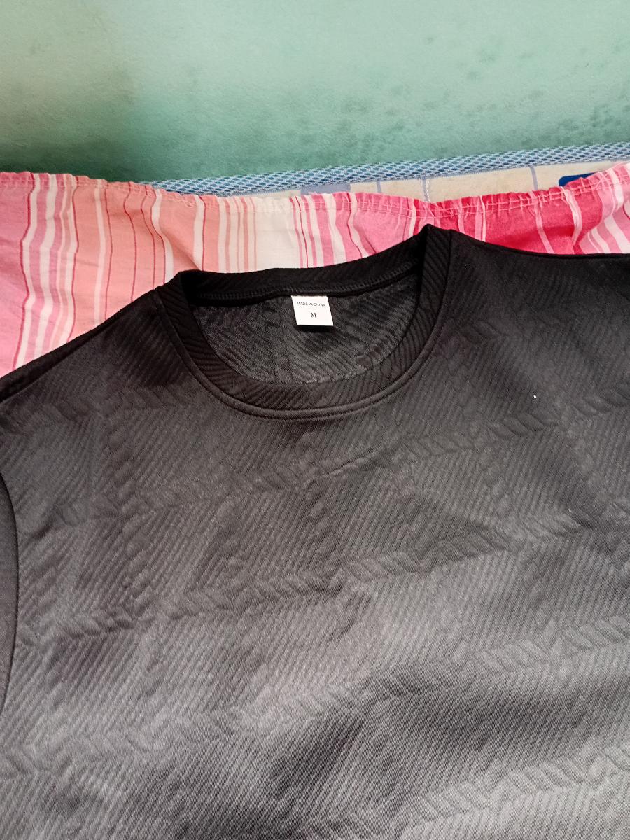 Men Casual Crew Neck T-Shirt Captivating Soft Jacquard Fabric Regular Fit