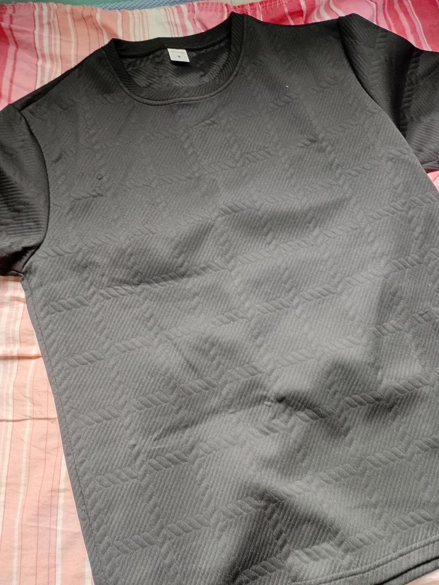 Men Casual Crew Neck T-Shirt Captivating Soft Jacquard Fabric Regular Fit