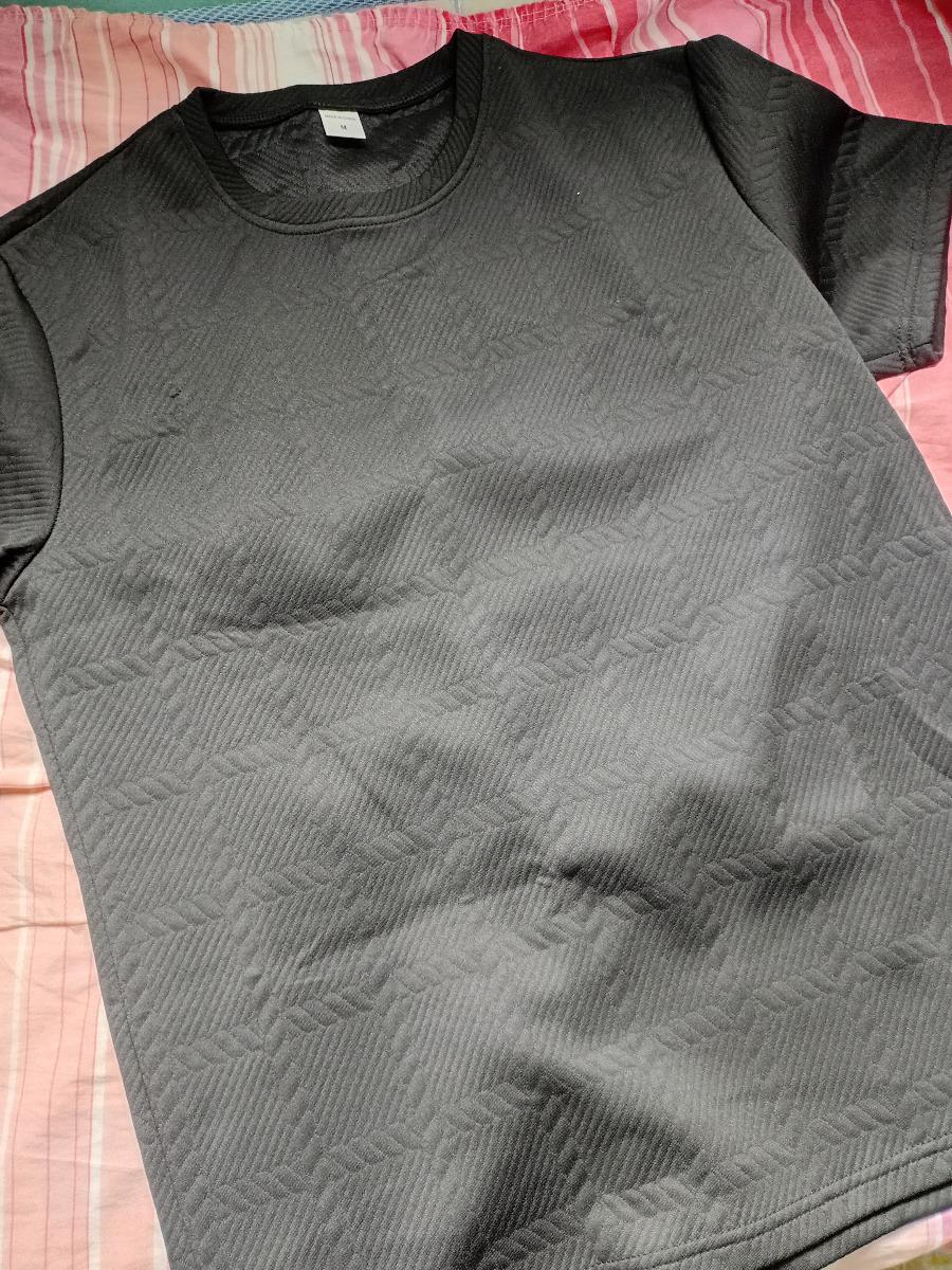 Men Casual Crew Neck T-Shirt Captivating Soft Jacquard Fabric Regular Fit