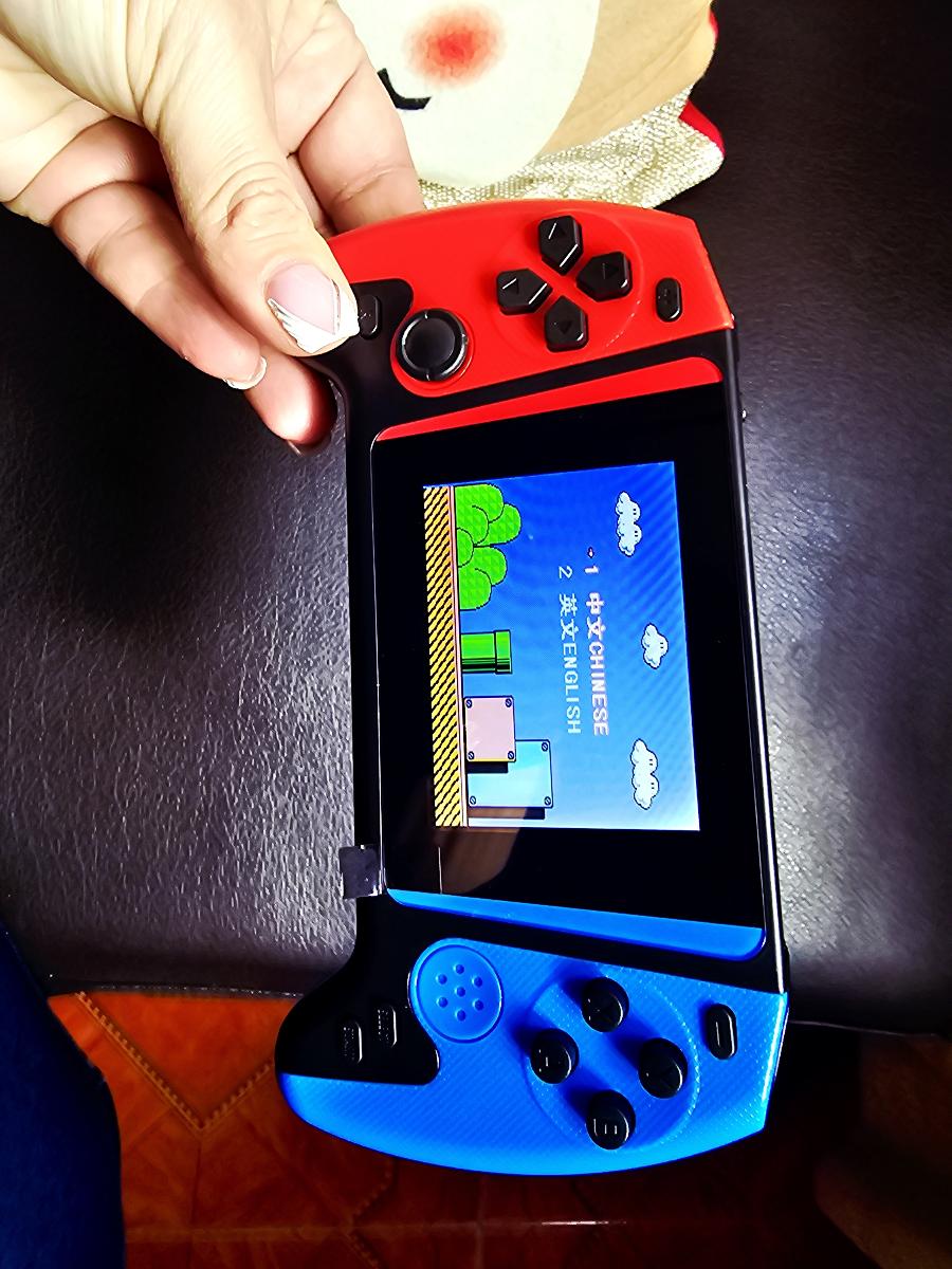 Retro Handheld Game Console – 3.5-Inch Rechargeable Portable Gaming Machine photo review