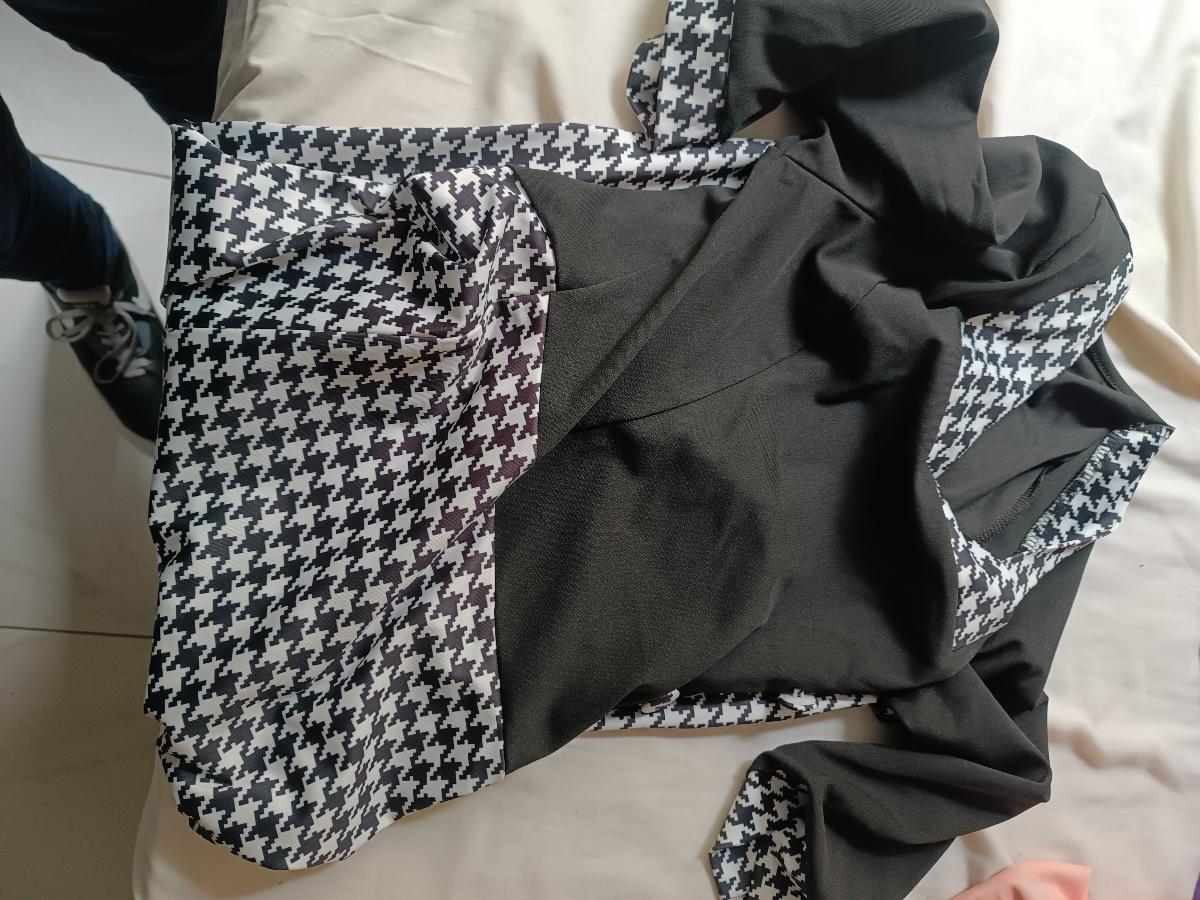 Houndstooth Print Bodycon Midi Dress featuring Elegant Half Sleeve Design