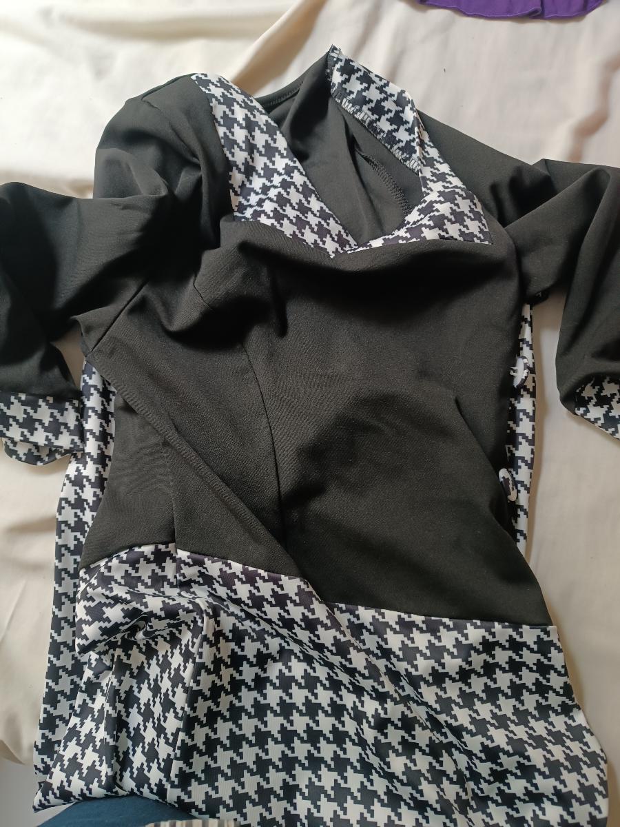 Houndstooth Print Bodycon Midi Dress featuring Elegant Half Sleeve Design