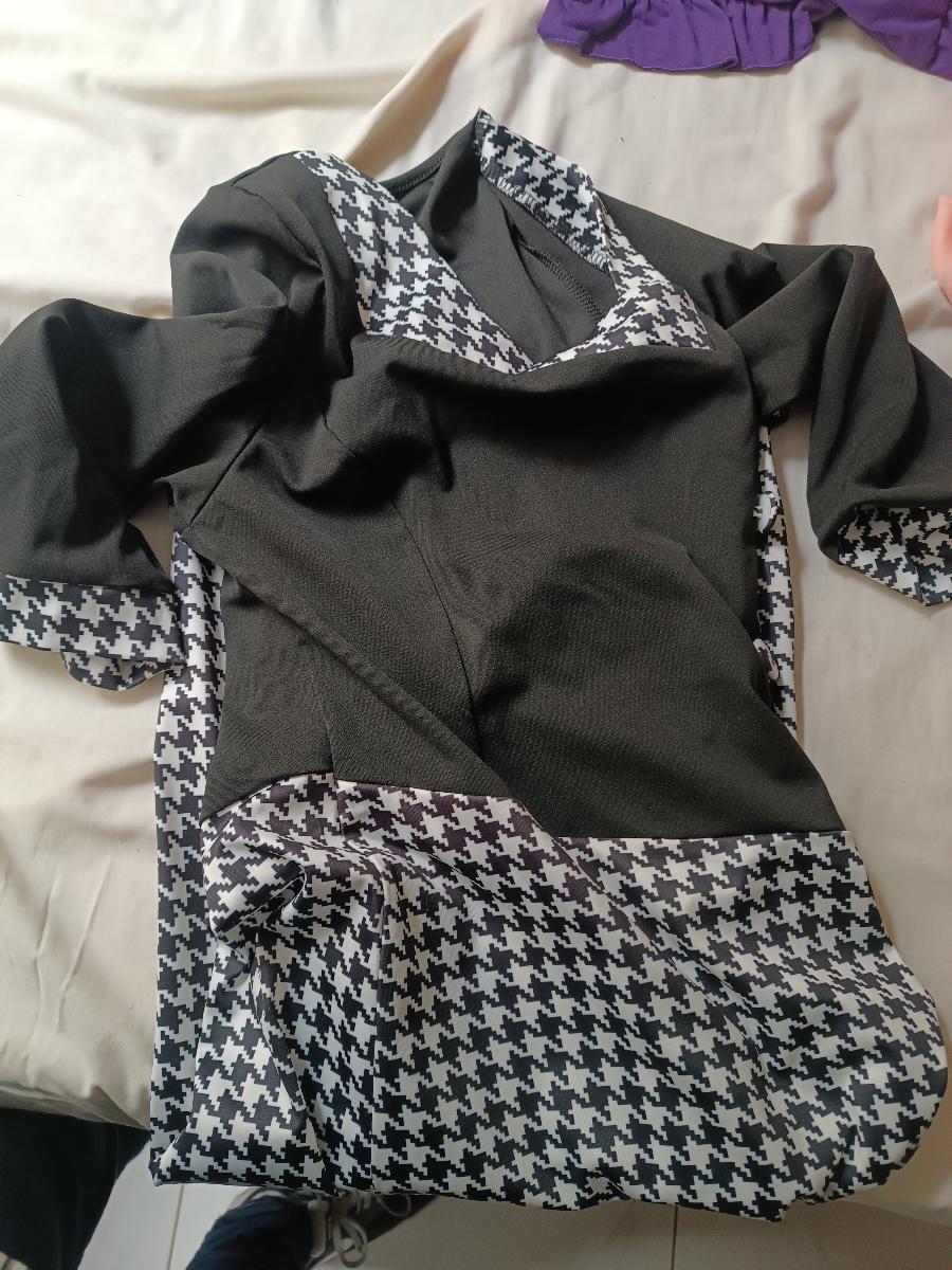 Houndstooth Print Bodycon Midi Dress featuring Elegant Half Sleeve Design