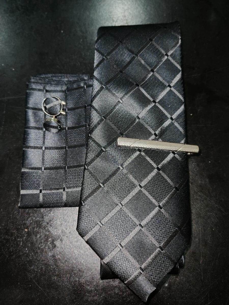 Luxury Men 4‑Piece Plaid Necktie Set Captivating Simple & Elegant