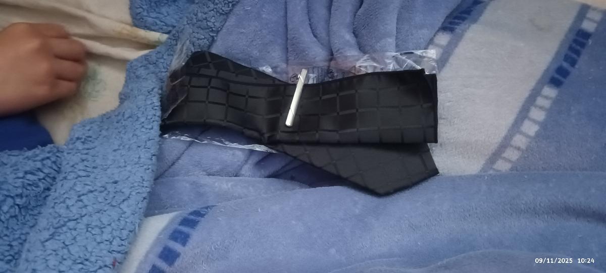 Luxury Men 4‑Piece Plaid Necktie Set Captivating Simple & Elegant