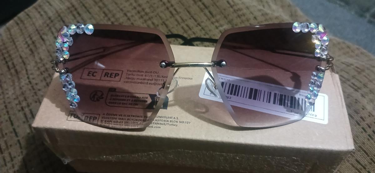 Rimless Square Glasses with a Starry