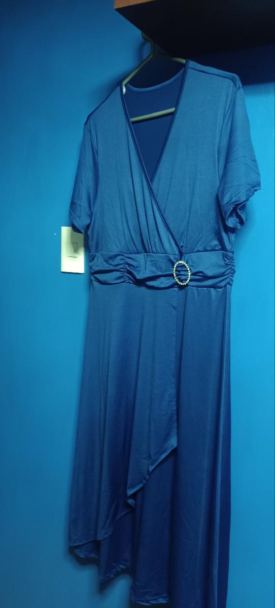 Off‑Shoulder Midi Dress with High‑Waist Silhouette