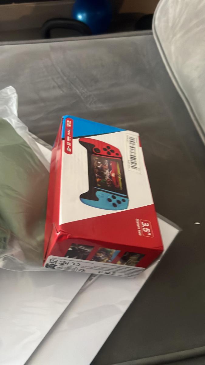 Retro Handheld Game Console – 3.5-Inch Rechargeable Portable Gaming Machine photo review