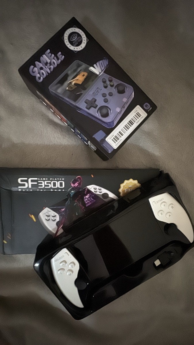 SF3000 Vintage Handheld Game Console – 3.5-Inch IPS Screen, Linux System and 64GB Storage photo review