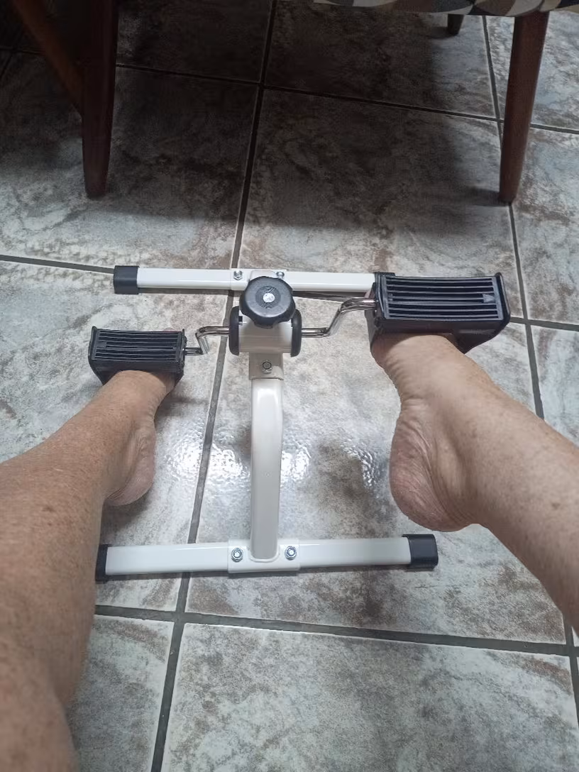 Mini Ciclo Bicicleta Bike Fisioterapia Idosos Braços Pernas。Bicicleta de exercício para pernas e braços: - imagem 4