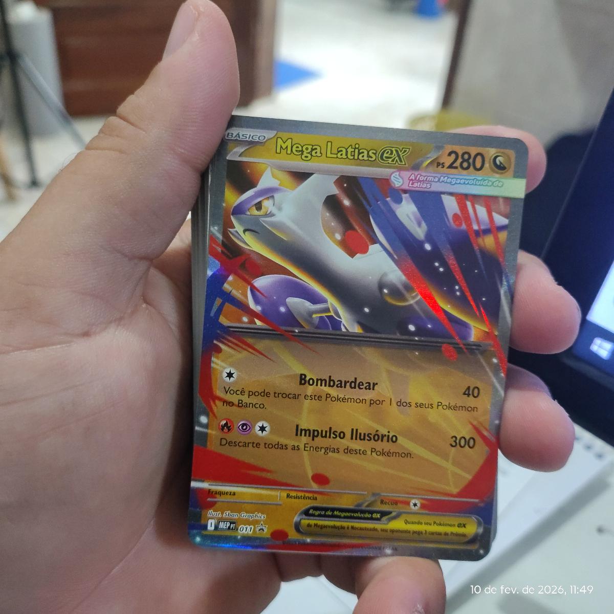 Caixa de coleção aberta mostrando as cartas