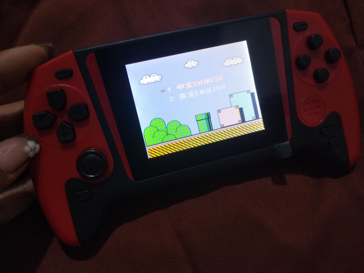 Retro Handheld Game Console – 3.5-Inch Rechargeable Portable Gaming Machine photo review