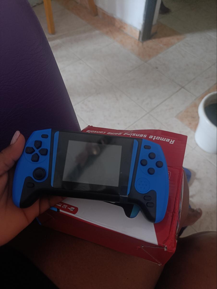 Retro Handheld Game Console – 3.5-Inch Rechargeable Portable Gaming Machine photo review